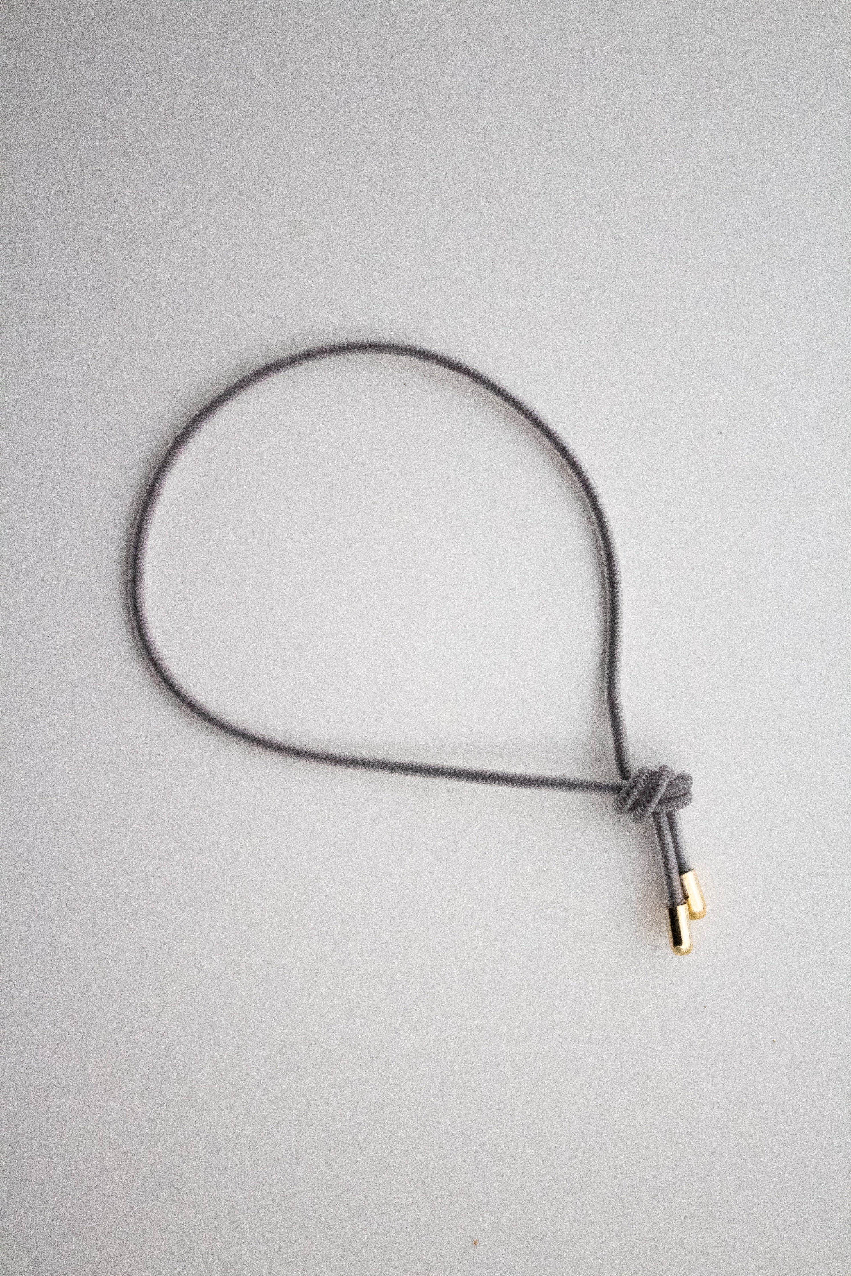 Elastisches Armband mit Endkappen