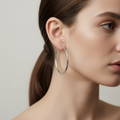 ANNI 30mm Silber – am Ohr